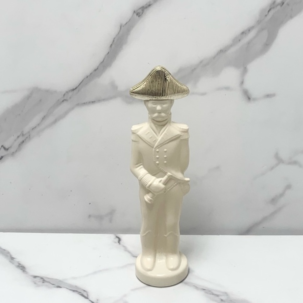 Vintage 80's Old Spice Admiral Opal Cologne Decanter Collectible. It’s empty.